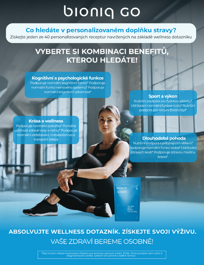 Person s notebookem v moderním fitness centru na posilování.png